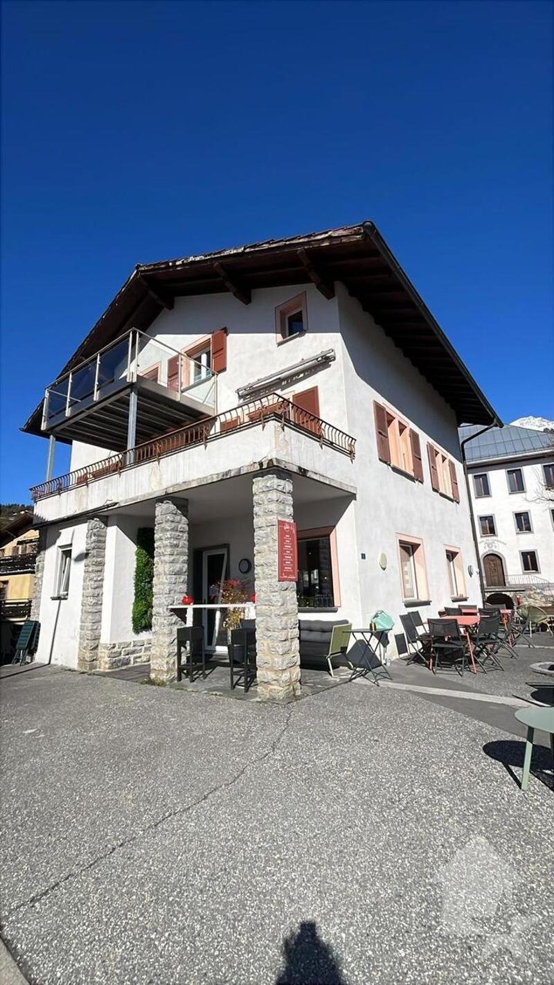 Immeuble de rendement avec restaurant et appartements (6)