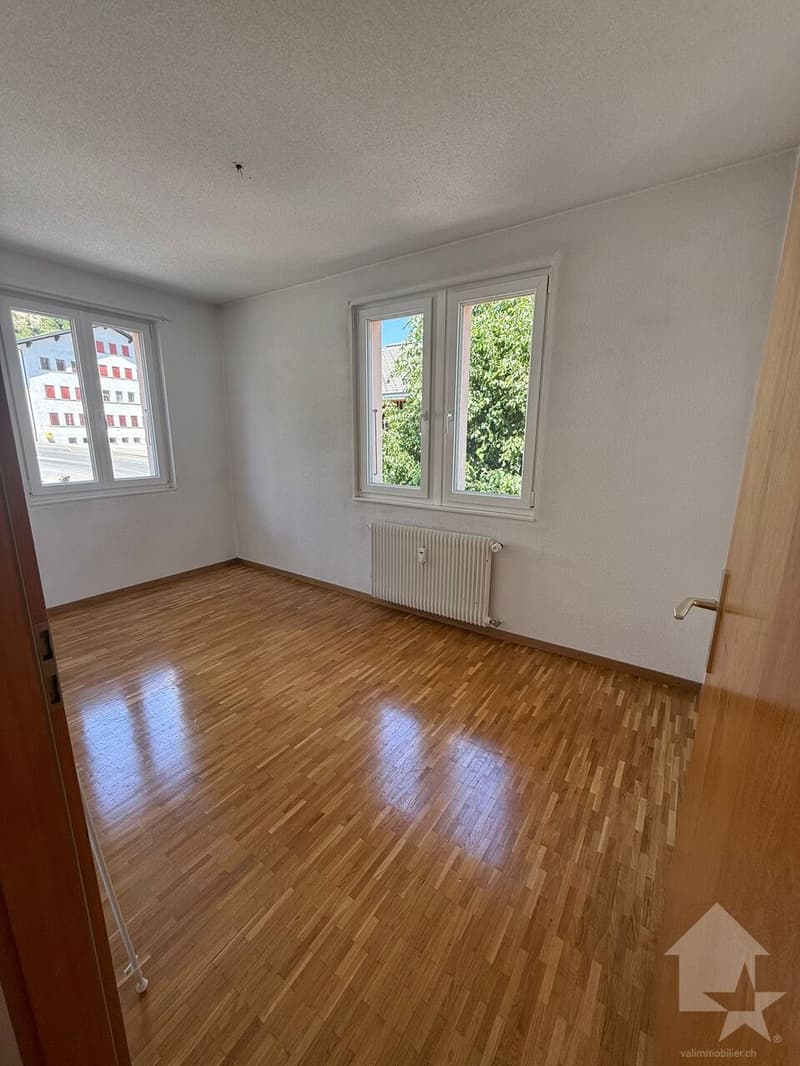 Immeuble de rendement avec restaurant et appartements (4)