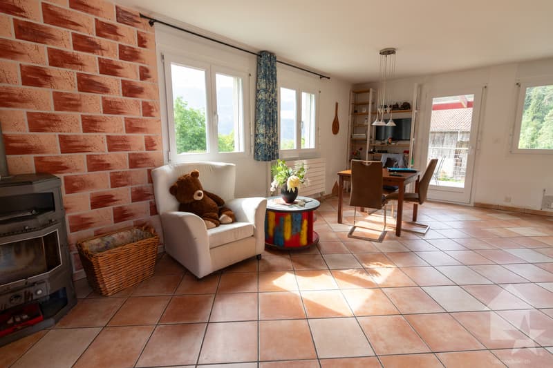 Jolie maison individuelle avec pelouse et garage (3)