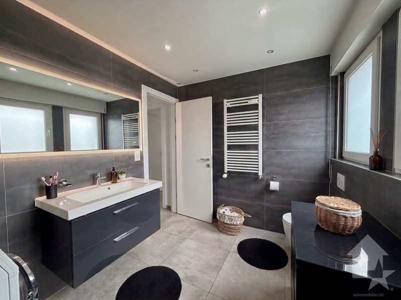 Appartement rénové de 3.5 pces avec place de parc (10)