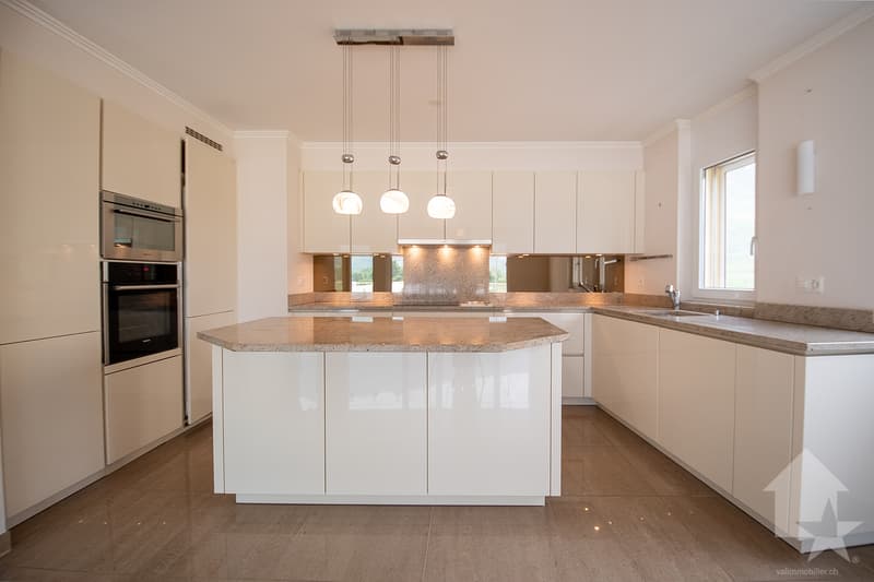Spacieux appartement traversant dans les bains de Saillon (6)
