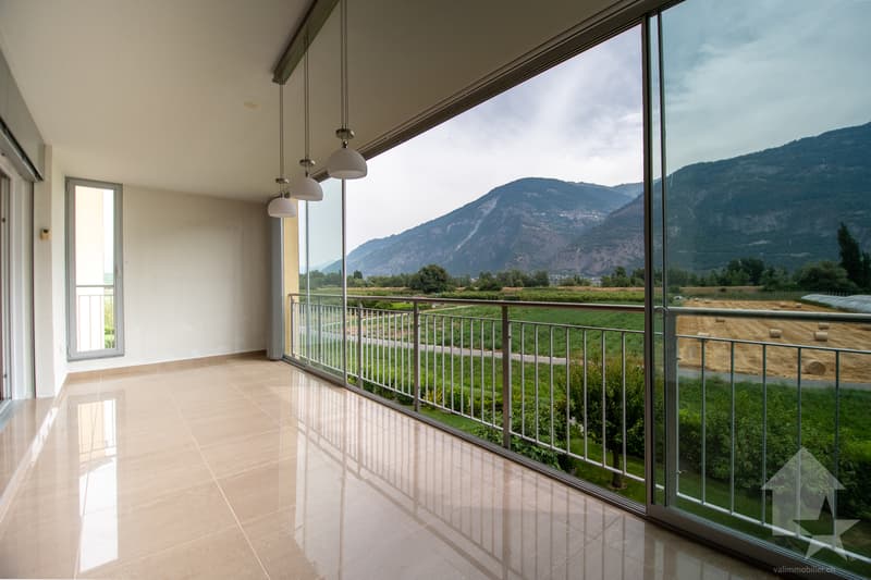 Spacieux appartement traversant dans les bains de Saillon (2)