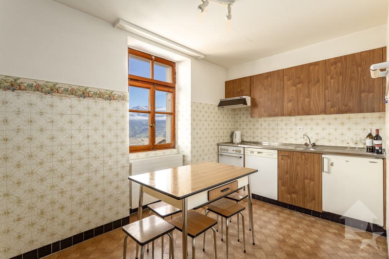 Maison villageoise à rénover, 10 pièces + locaux commerciaux, 400 m2 (3)