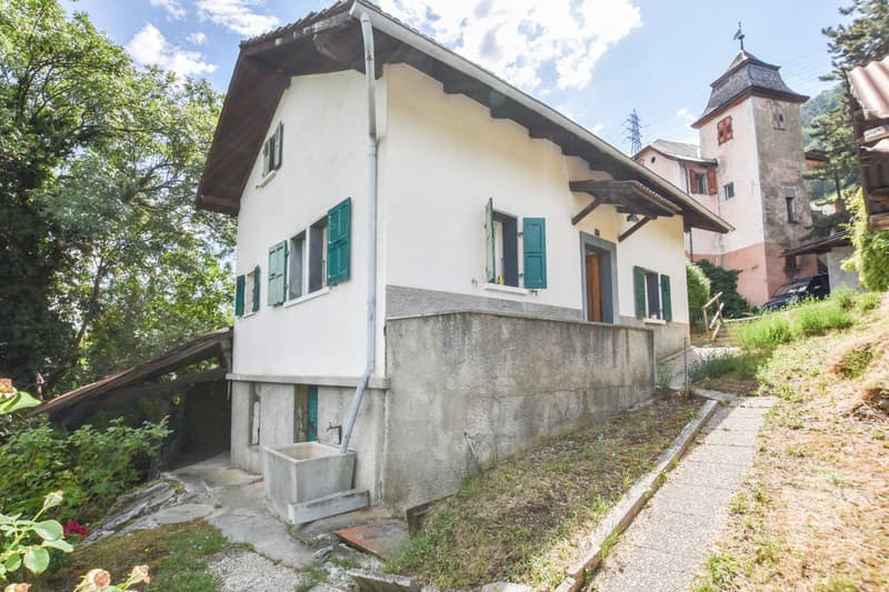 Petite maison à rénover (2)