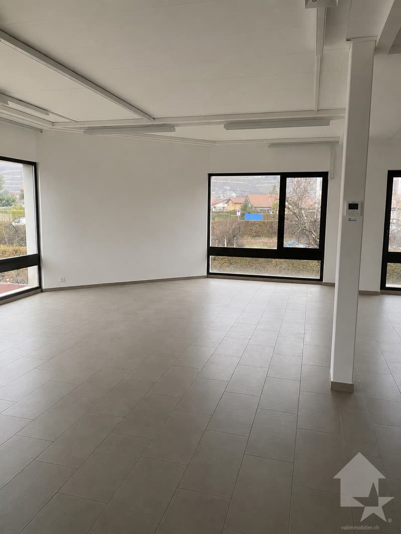 A louer, grande surface d'env. 130 m2 - zone commerciale Conthey (2)