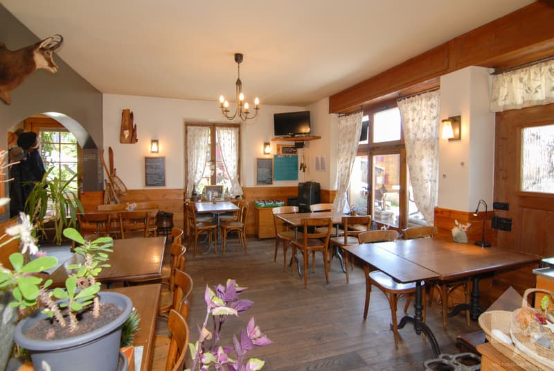 Belle opportunité: Café-Restaurant à Veysonnaz village (2)