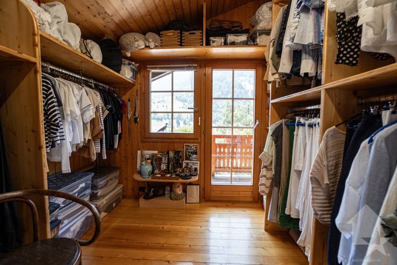 Adorable chalet avec joli jardin, garage double et vues spendides (7)