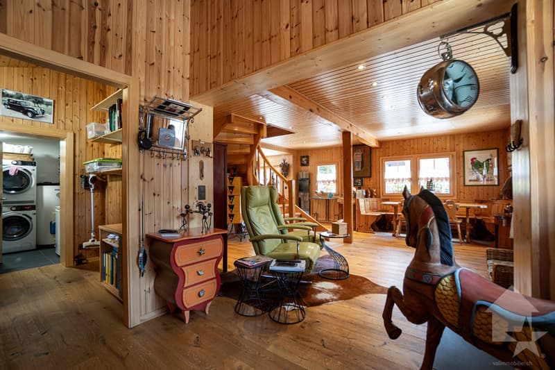 Adorable chalet avec joli jardin, garage double et vues spendides (3)