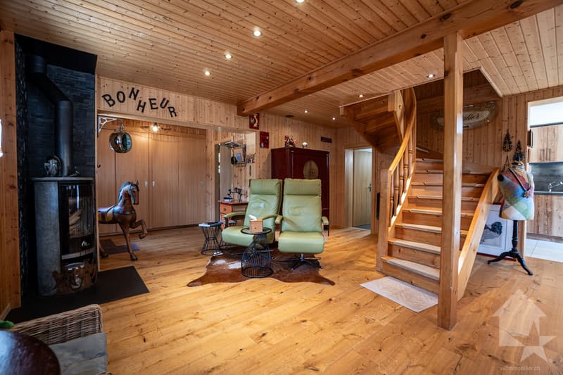 Adorable chalet avec joli jardin, garage double et vues spendides (2)