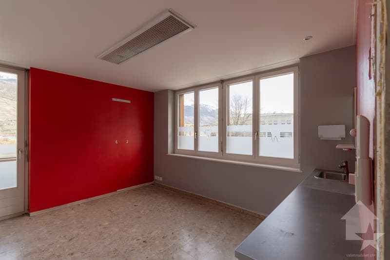 Cabinet 4.5 pièces lumineux de 115 m2 (11)