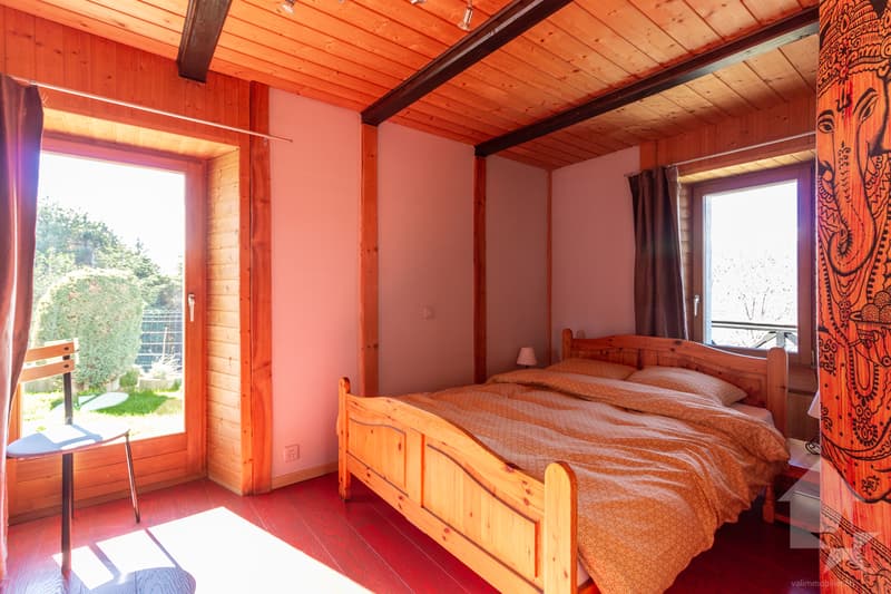 Chalet de caractère de deux appartements avec vue et situation idéale (13)
