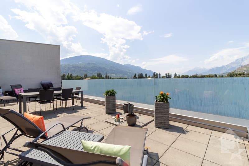 Charmant attique 5.5 pièces avec terrasse (1)
