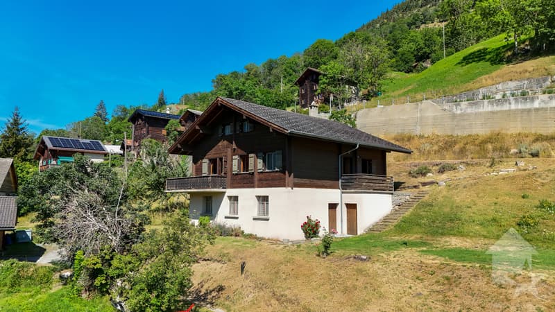Maison à rénover dans un excellent emplacement (2)