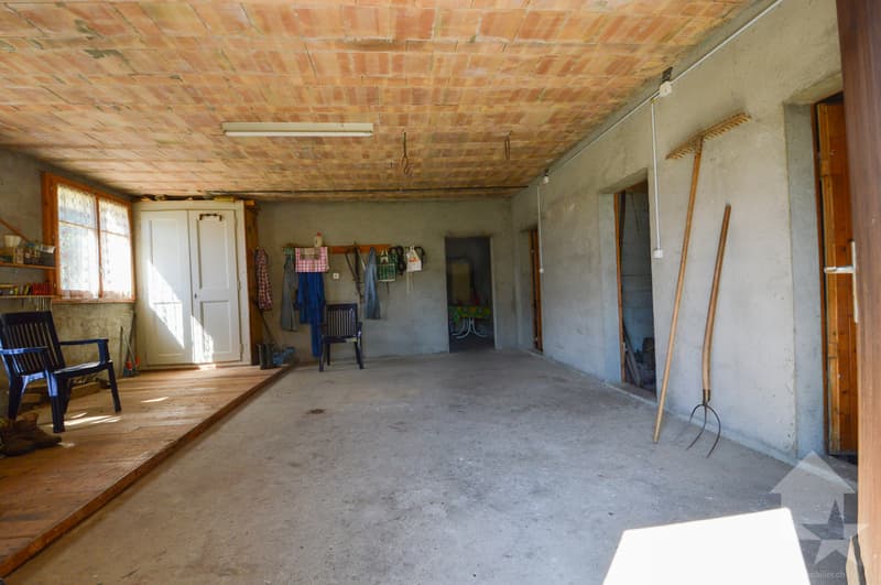 Maison à rénover dans un excellent emplacement (9)