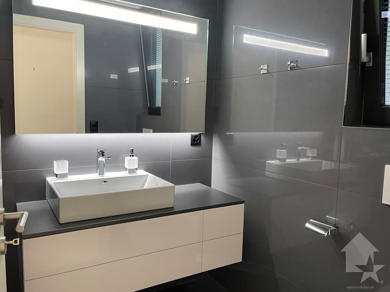 Appartement contemporain sur les hauts de Sierre avec vue panoramique (12)