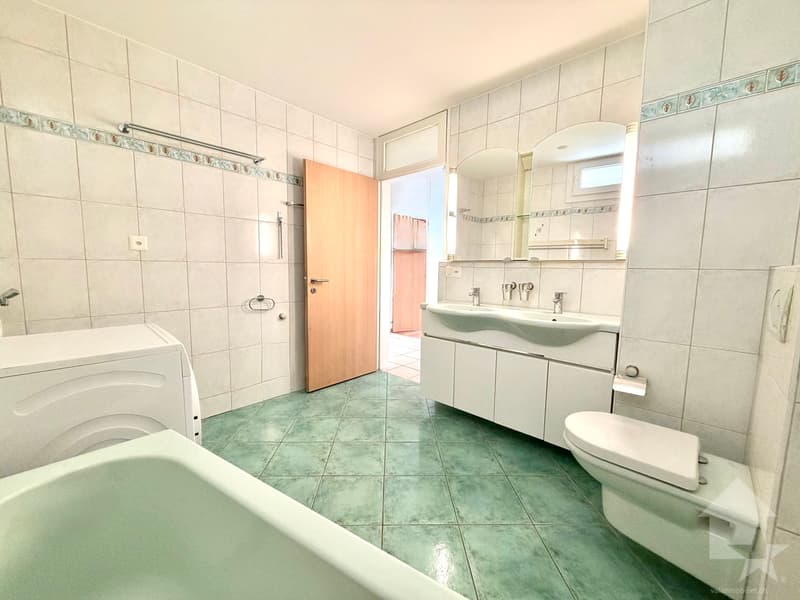 Appartement traversant de 115 m2, garage box, parc, cave et galetas ! (8)