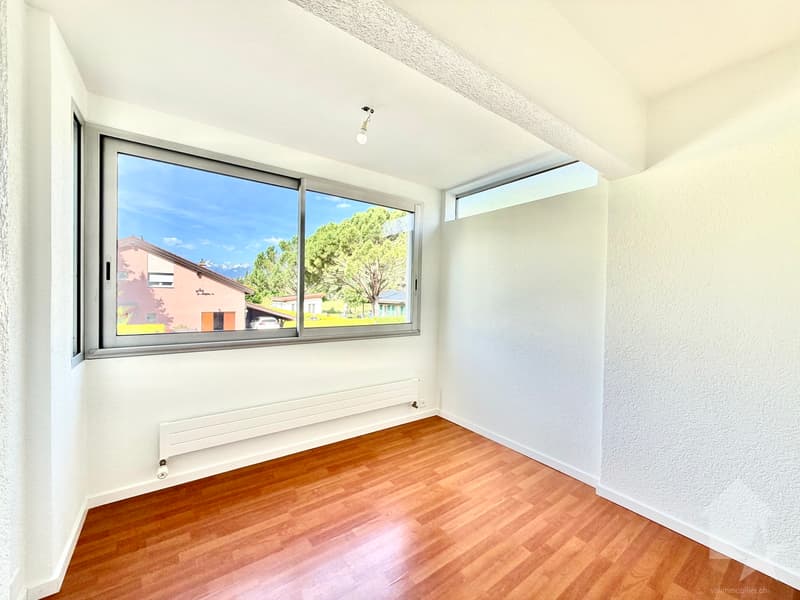 Appartement traversant de 115 m2, garage box, parc, cave et galetas ! (12)