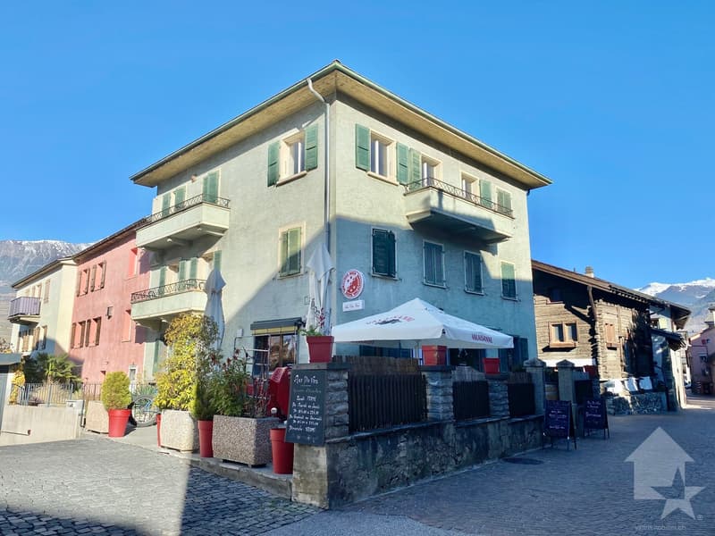 Immeuble de 5 appartements et un restaurant au centre du village ! (3)