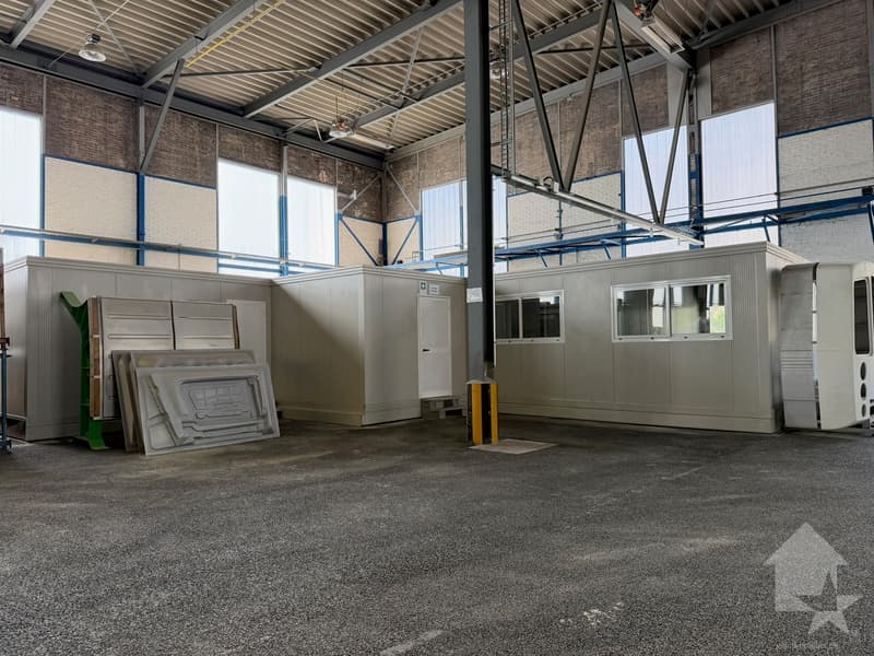 Halle industrielle de 20'500 m3 et de 2'130 m2 avec accès sécurisé (10)