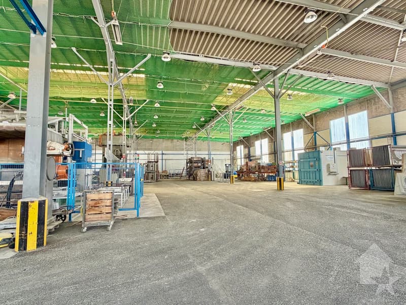 Halle industrielle de 20'500 m3 et de 2'130 m2 avec accès sécurisé (4)