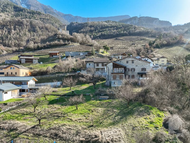 Grand terrain à construire dans le village de Saxon (1)