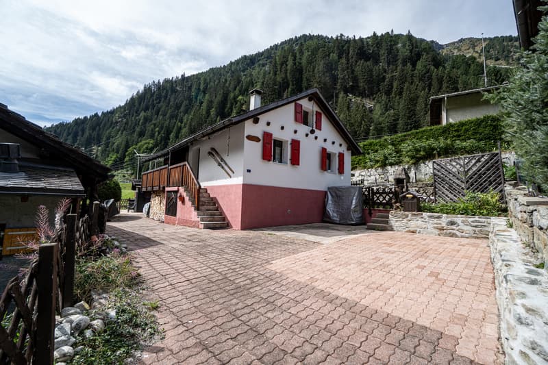Séduisant chalet à Mottec comprenant deux appartements indépendants (1)
