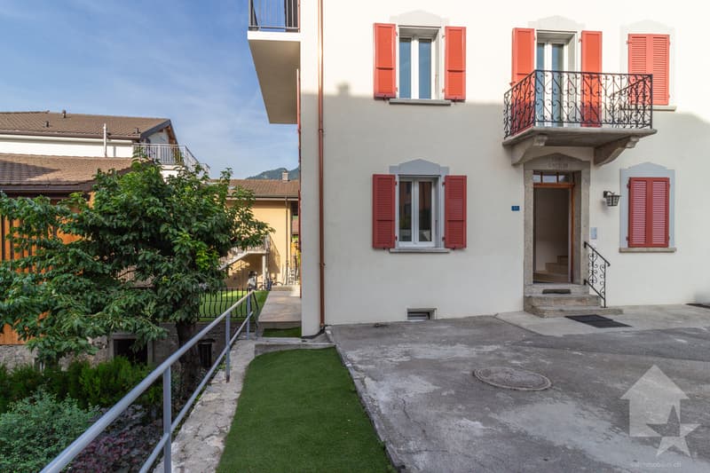 Bâtiment de trois appartements entièrement rénové avec goût (2)