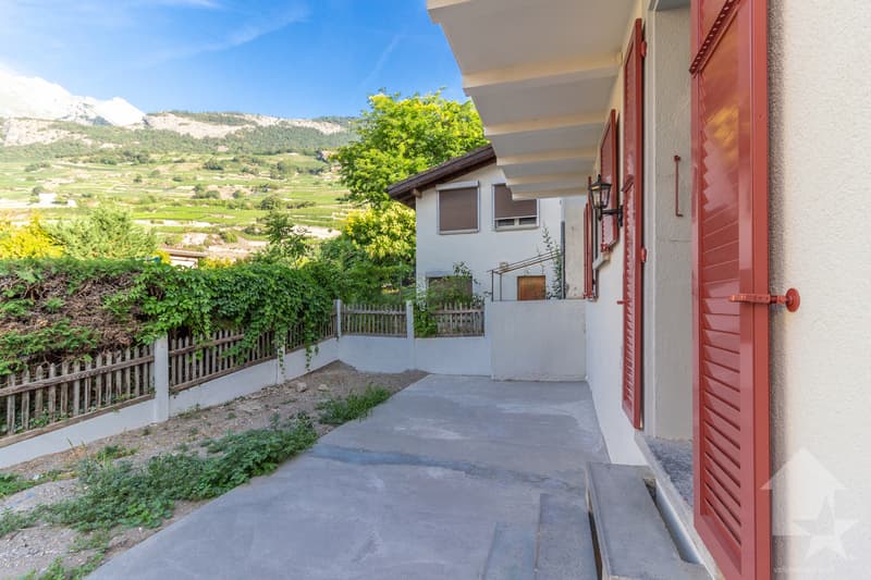 Bâtiment de trois appartements entièrement rénové avec goût (9)