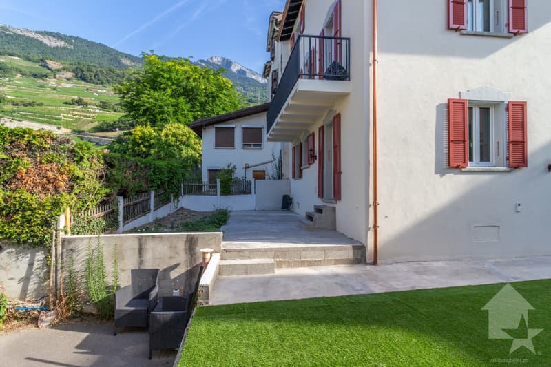 Bâtiment de trois appartements entièrement rénové avec goût (4)