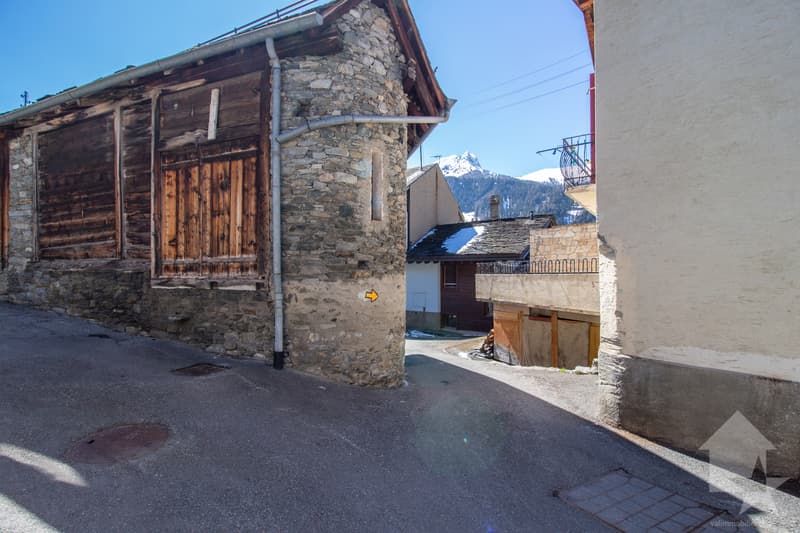 Authentique maison villageoise du 18ème avec espaces extérieurs (3)