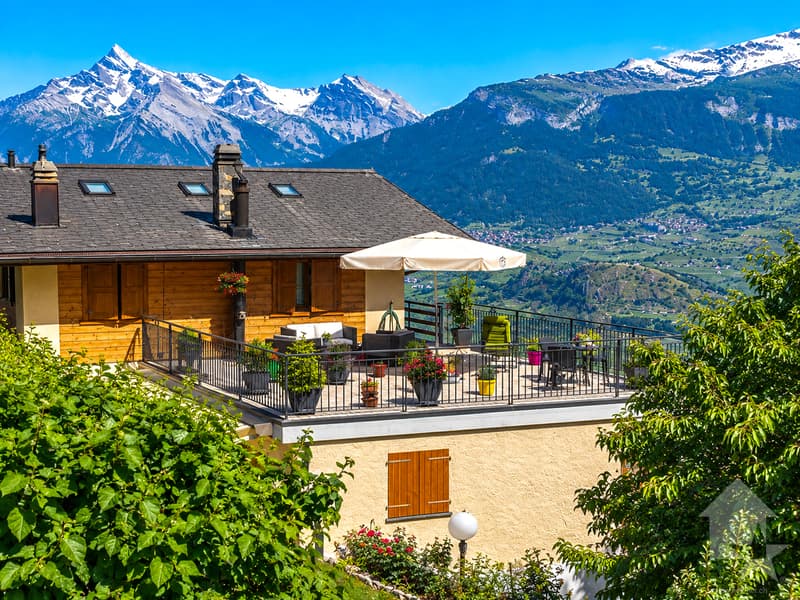 Belle maison de 3 appartements avec garage, mazot et carnotzet ! (1)