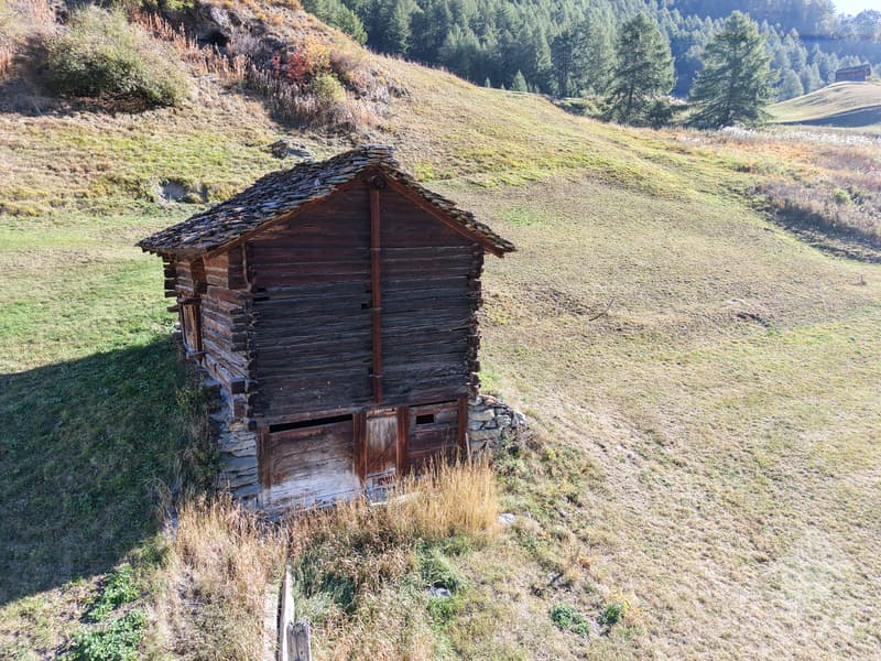 Raccard à rénover dans le hameau de La Forclaz (2)