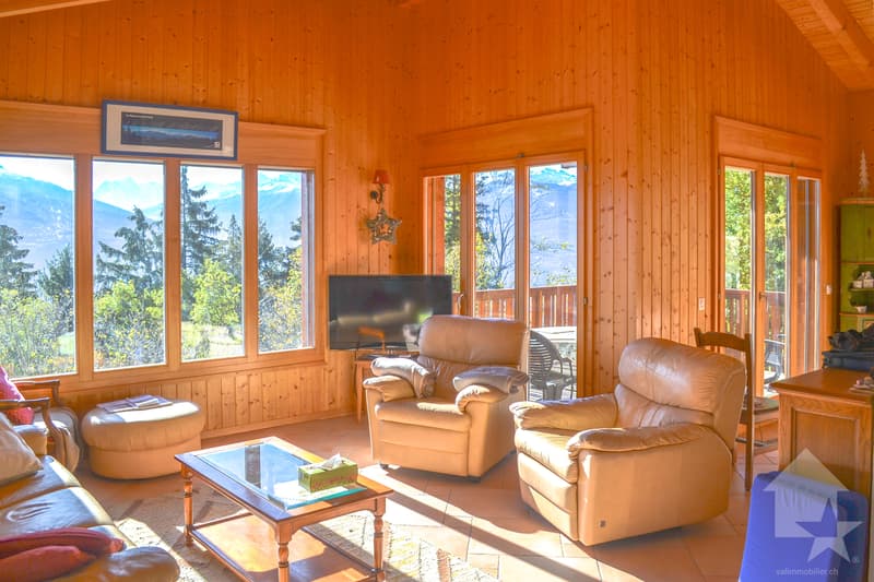 Magnifique chalet de standing de 5,5 pièces, 174 m2, vue sur les Alpes (2)
