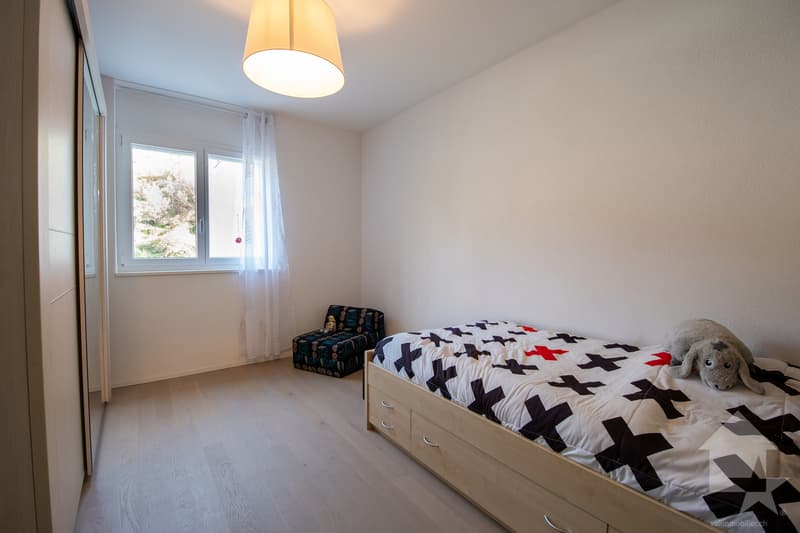 Spacieux appartement traversant de 4.5 pièces avec terrasse (13)