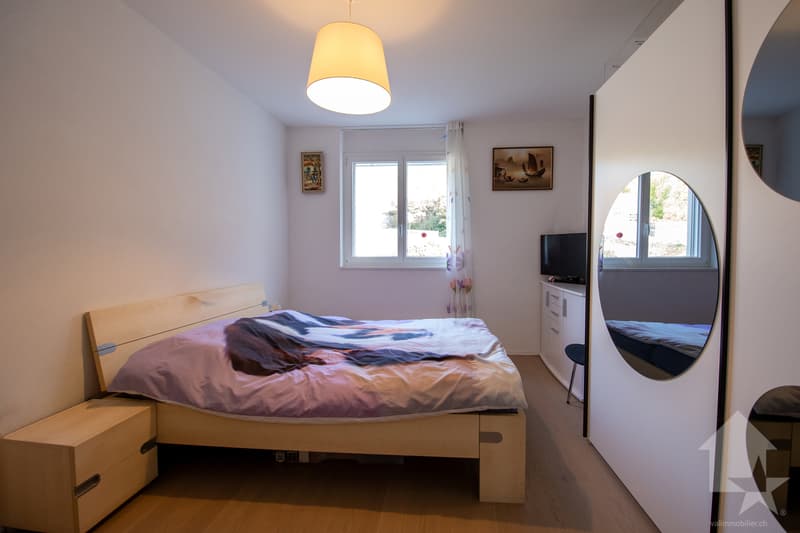 Spacieux appartement traversant de 4.5 pièces avec terrasse (11)