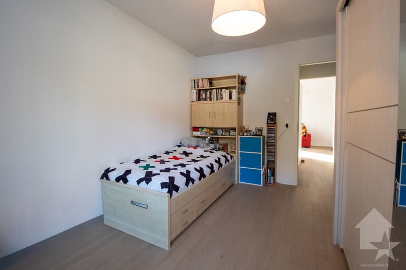 Spacieux appartement traversant de 4.5 pièces avec terrasse (12)