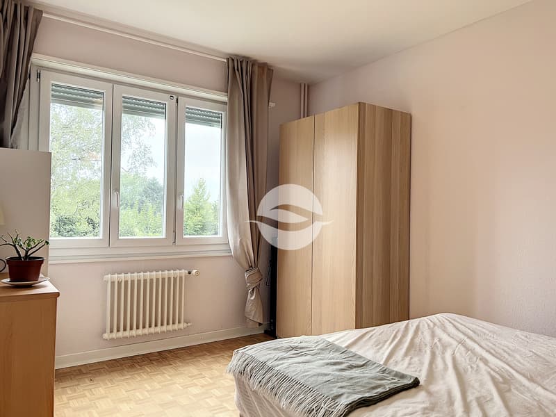 Chambre à coucher meublée