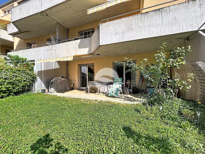Jardin clôturé avec terrasse