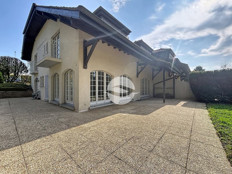 Superbe villa jumelle de standing de 7.5 p. avec bouée d'amarrage (2)