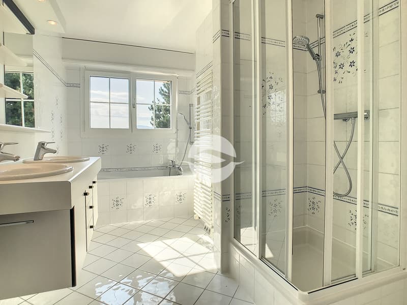 1er : Salle de bains et douche
