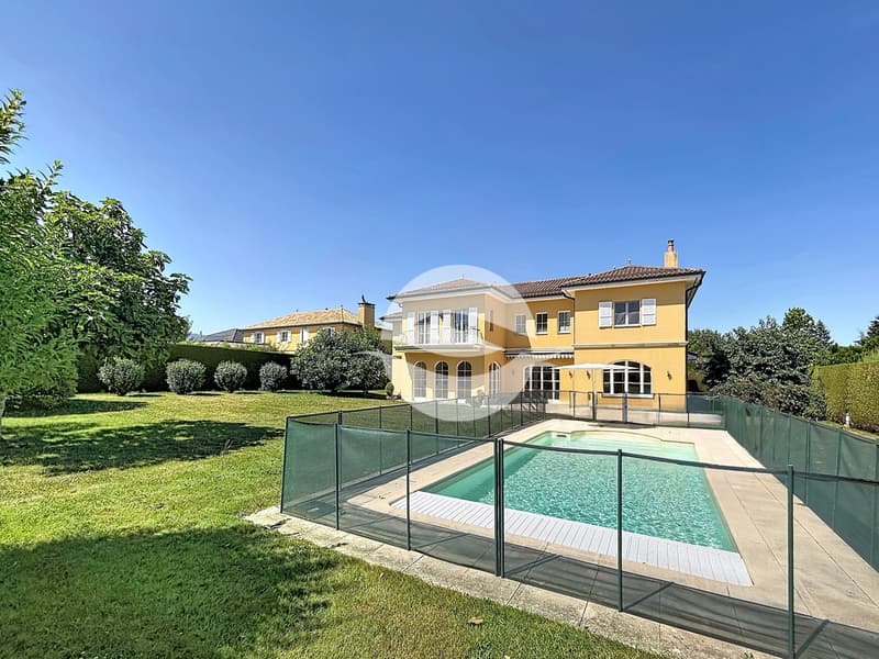 Magnifique villa avec piscine chauffée et jardin clôturé (1)