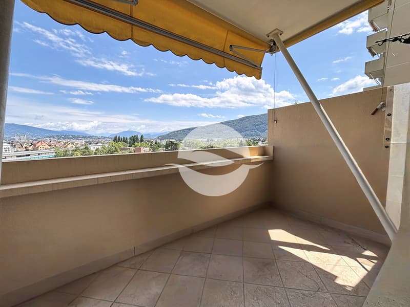 Balcon avec toile solaire