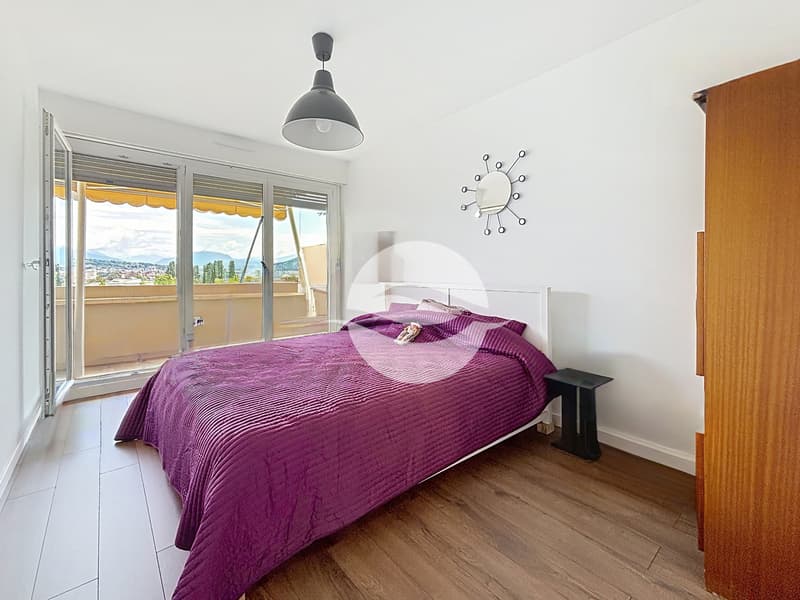 Chambre à coucher avec balcon privatif