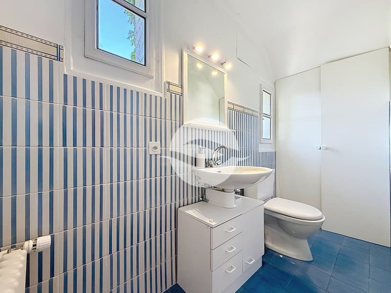 1er : 2ème WC avec lavabo et armoire