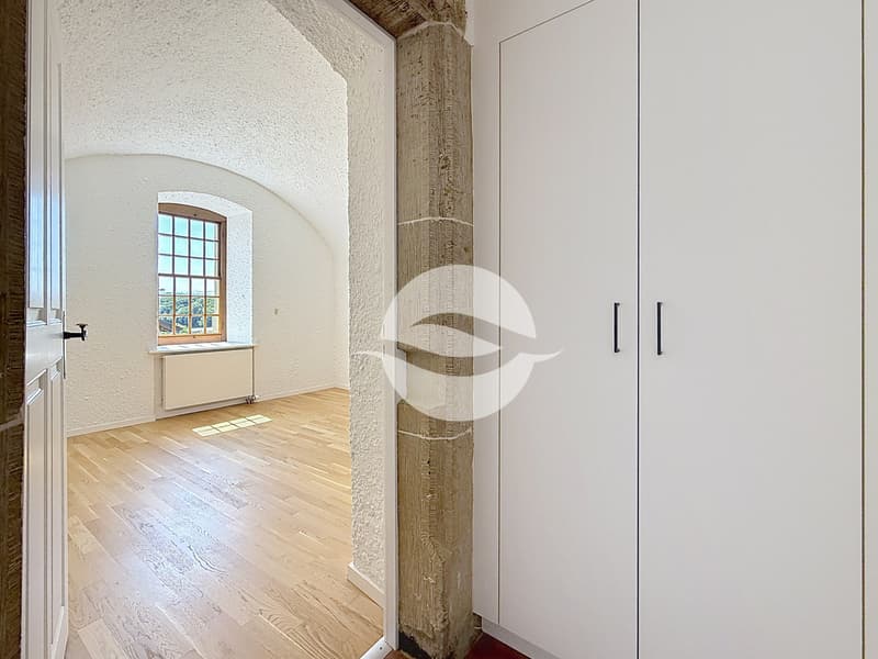 Couloir avec armoire