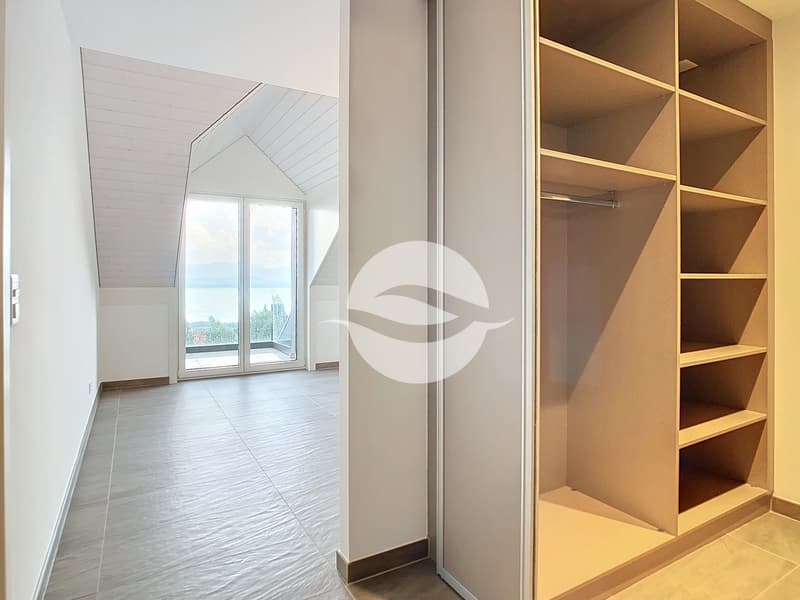 2ème suite avec balconet Vue lac, dressing et salle de douche privée