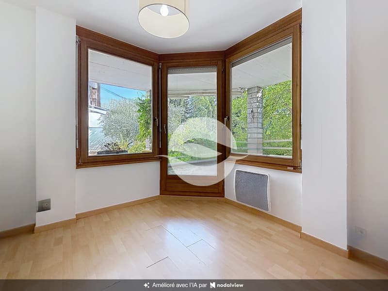 Rez Inférieur : 2ème chambrette avec accès terrasse