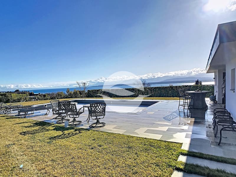 Piscine commune avec poolhouse