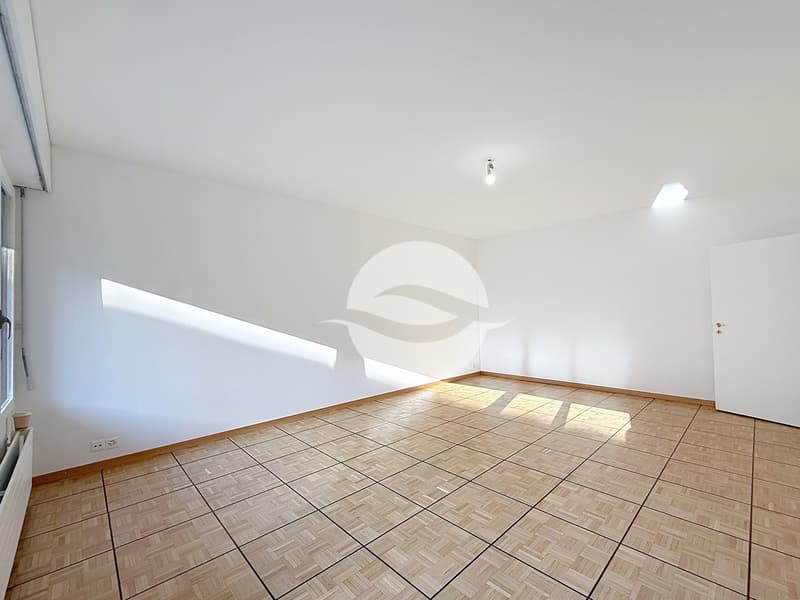 Très joli 2 pièces, piscine intérieure dans l'immeuble (3)