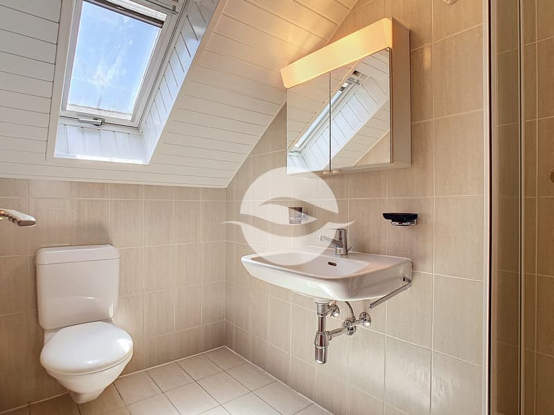 1er : Salle de douche avec WC